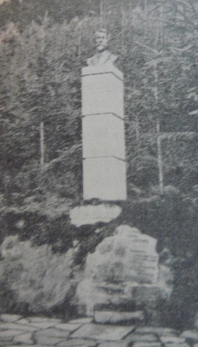 31. Pomník Josefa Kaluse, Horečky, Alois Balán - Bohumír Kupka Miloslav Bublík Jan Knebl,