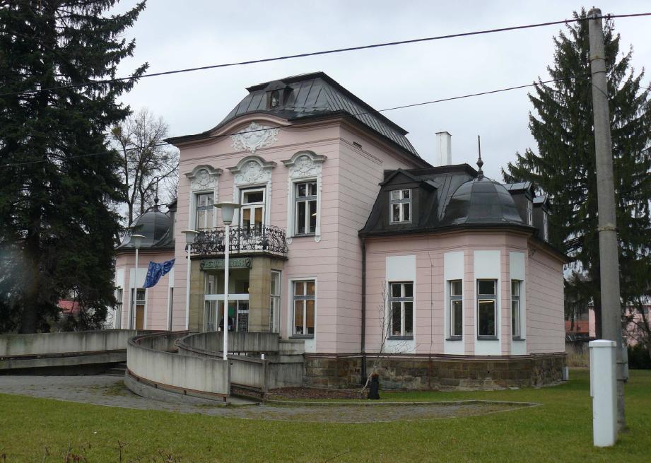 76. Vila JUDr. Jana Slaměníka, Nábřeţí dukelských hrdinů čp.