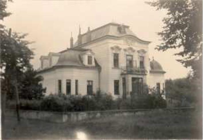 77. Vila JUDr. Jana Slaměníka, Nábřeţí dukelských hrdinů čp.