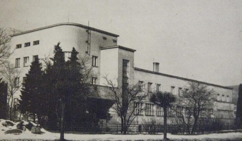 92. Budova Zemské hospodyňské školy, Nábřeţí dukelských hrdinů
