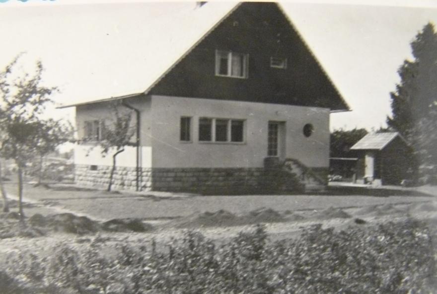 107. Návrh na rodinný dům Oty Špičáka, Nábřeţí dukelských hrdinů čp. 680, Lubomír Šlapeta - Čestmír Šlapeta, 1932. Foto: Muzeum umění Olomouc, Archiv bratří Šlapetových, inv. č. A469. 108.