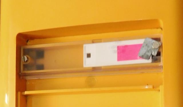Píst ukazatele pod mřížkou Stejně jako u předešlých modelů vysavačů, je prachový filtr
