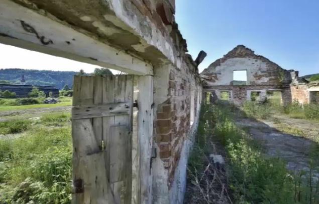 36 kostela. Začal jsem se proto velmi intenzivně zabývat tím, co se v této vesnici děje. Na projektu nyní pracuji již půl druhého roku.