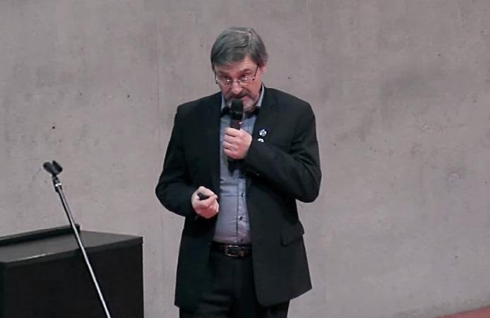 6 Jiří Plos Ústav urbanismu, FA ČVUT V nedávné době byl Fakultě architektury zadán rozsáhlý výzkum věnovaný nikoliv venkovu, ale městu.