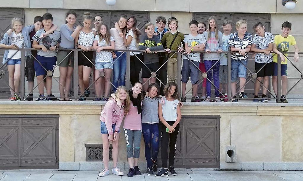 ZÁKLADNÍ ŠKOLY - ZŠ HUSOVO NÁMĚSTÍ - ZŠ PRAŽSKÁ Ozdravný pobyt 5. B Dne 12. 6. 2017 jsme vyrazili na ozdravný pobyt na Malou Skálu. Cesta vlakem byla dlouhá, ale nenudili jsme se.