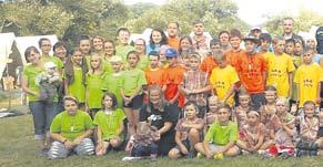 00 17.00 hod. Pouťové odpoledne v Cheznovicích Zleva v růžovém jsou FK Dobříč, okres Praha západ, vedle nich TJ Sokol Dobřív B. a TJ Sokol Dobřív A, vedle pak TJ Sokol Dobříč, okres Plzeň sever.