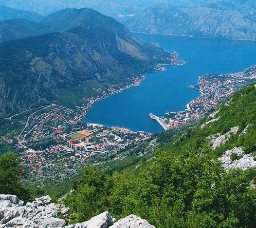Návšteva míst Herceg Novi, katolického ostrova Gospa ot Škrpelja, historického města Kotor, které je pod záštitou UNESCO, pláže Žanjice, příp. Modré jeskyně.