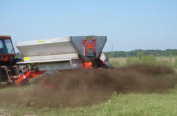 Použití kompostu na zemědělské půdě Je zakázáno použití hnojiv, jimiž by mohly být vneseny do půdy rizikové prvky nebo látky v množství větším, než stanoví vyhláška č. 474/2000 Sb.