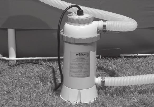 UŽIVATELSKÝ MANUÁL Elektrické vytápění bazénu model HT30220 230 V~, 50 Hz, 3000 W, IP25 Maximální teplota vody 35 stupňů Ilustrační fotografie.