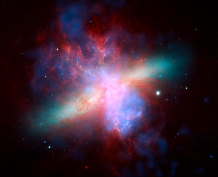 Energie aktivních galaxií Zářivý výkon - o 1-3 řády větší než zářivý výkon všech hvězd v galaxii