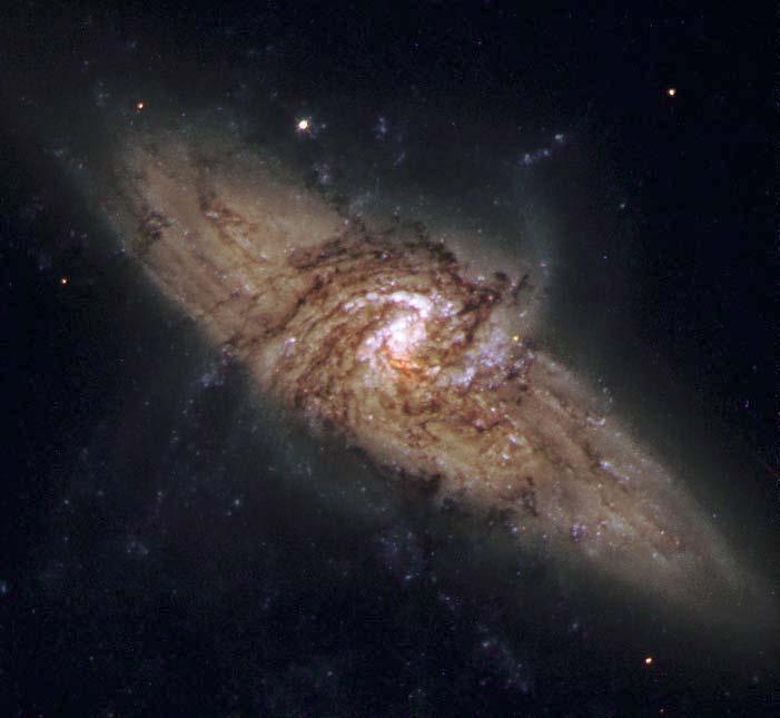 Dvě propletené galaxie, označené NGC 3314,
