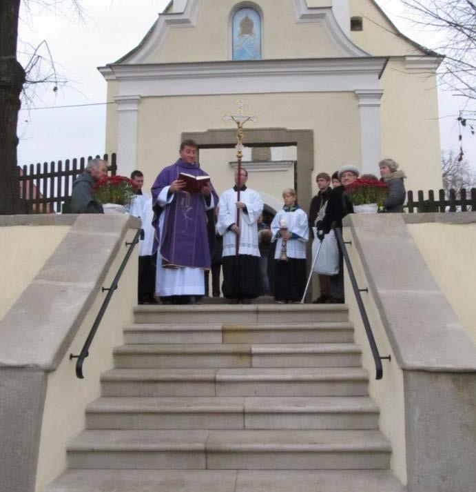 www.derne.cz DRN PROSINEC 2016 Rekonstrukce hřbitovního schodiště Rekonstrukce památkově chráněného schodiště ke hřbitovu a kostelu se připravovala několik let.