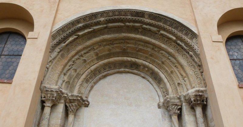 portálu kostela sv. Jakuba, kolem roku 1165. 3.