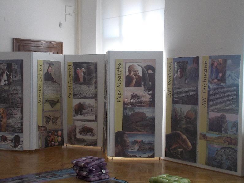 Výstava představuje obrazové umělecké paleontologické rekonstrukce (Obr. 16) volného sdružení výtvarníků PAS (Paleoart Art and Science).