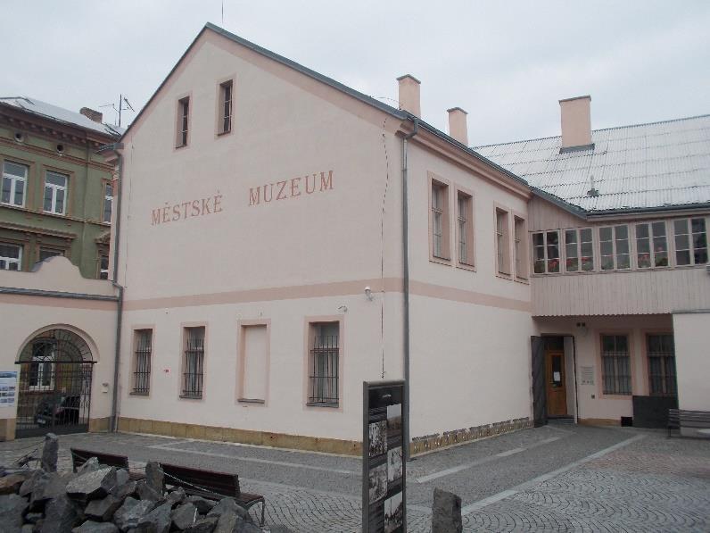 4.2.2.2.3 Městské muzeum Skuteč Městské muzeum Skuteč (2009) vzniklo roku 1910. Webové stránky muzea uvádějí, že bylo založeno ředitelem skutečské měšťanské školy Václavem Jetmarem.