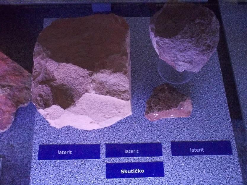 Obr.: 31 Expozice kamenictví Zdroj: Archiv autorky (2016) Venkovní část expozice má vzbudit dojem fiktivního kamenolomu.