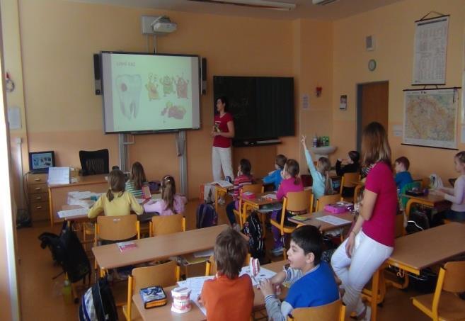 Dětem jsme se také snažili vysvětlit, jak vzniká zubní kaz.