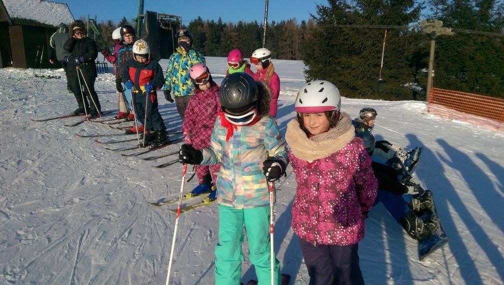 Letošní zima nám v Radiměři dopřála dostatek sněhové nadílky, a tak se opět po dlouhé době rozjel lyžařský vlek SK Pastviny. Hned jsme toho využili.