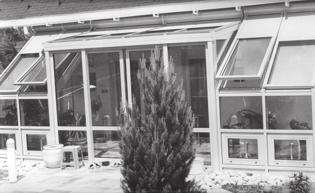 ROLETY NA STŘEŠNÍ OKNA Komponenty pro výrobu rolet na střechy zimních zahrad se neprodávají samostatně.