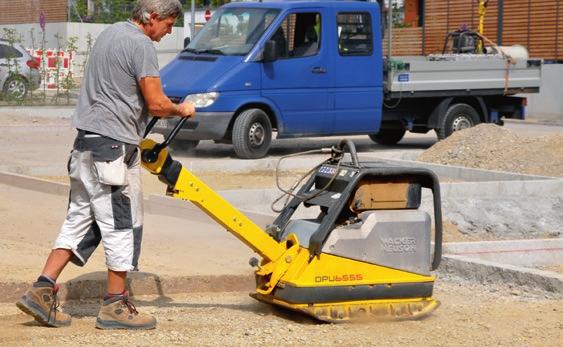 Středně těžké vibrační desky s reverzním pojezdem DPU4045 DPU4545 DPU5545* DPU6555 Při dlouhodobém používání se můžete spolehnout na