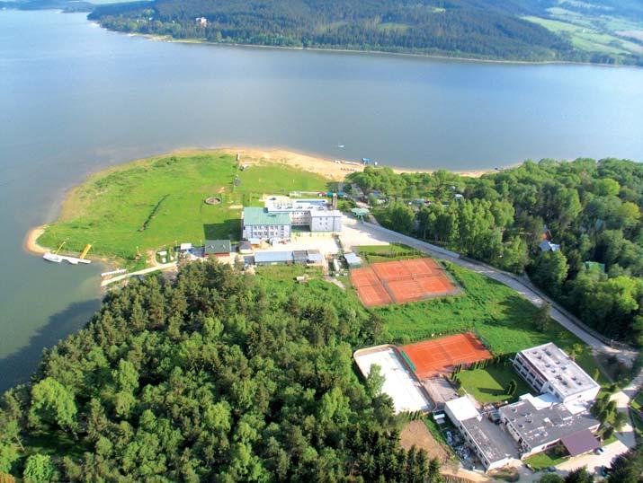 nanta v strede obce. Vyskytujú sa tu viaceré menšie sakrálne stavby, napr. kríže a sochy.