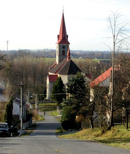 Pěší turisté se mohou procházet v okolí Žermanické přehradní nádrže, ale také po nedaleké značené turistické trase.