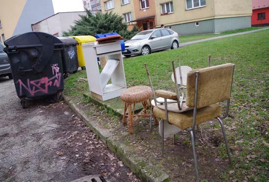 strana 25 Chceme čisto, ale nepořádek si děláme sami V poslední době se opět rozmáhá nepořádek kolem kontejnerů na odpad i stížnosti na něj. Náklady na úklid pak jdou z kapes nás všech.