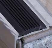 mm Anti-slip grooved PVC-insert for stair nosing, width 26 mm Řez montáží / Cross-section of installation černá black 26
