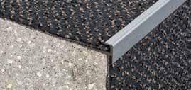 ukončení koberce nebo laminátové podlahy tloušťky 7 mm na uzavřené hraně.