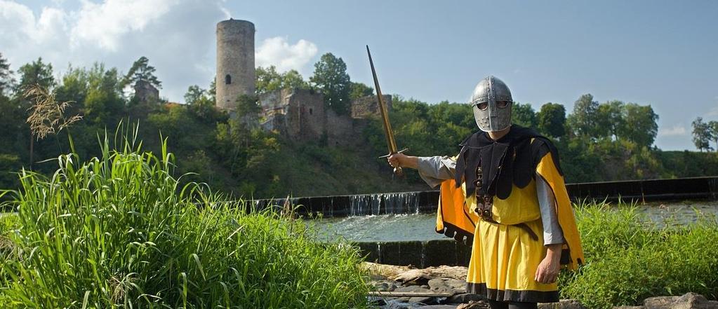 Cesta staletími Průvodce po památkách zpracován jako cesta časem Facebooková kampaň spuštěna v dubnu Fotografie v historických kostýmech Fotoblog na webu cesta časem Hra propojení