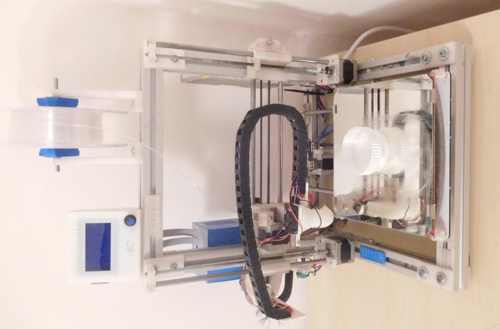 7 VÝROBA DÍLŮ NA REPRAP 3D TISKÁRNĚ REBEL II Navržené díly byly vytištěny na RepRap 3D tiskárně