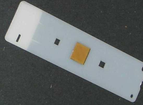 SPR BIOSENSOR čip systému BIACORE Rozměry: 9 x 2,5 x 0,1 cm citlivá vrstva: napařené zlato