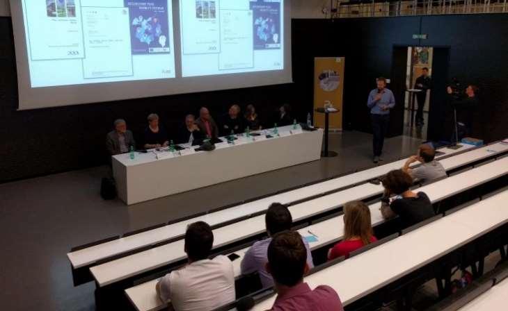 5 Panelová diskuze s veřejností 10. 4. 2017 proběhla v Národní technické knihovně panelová diskuze s veřejností s možností pokládat otázky nezávislým odborníkům nejen z oblasti.