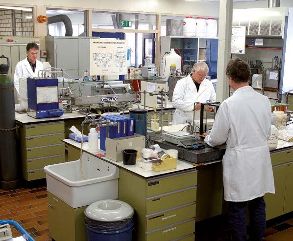 Uvedené testy dokládají pouze část tohoto rozsáhlého zkoušení rázová zkouška volným pádem při 0 C a 23 C stanovení indexu toku taveniny stanovení