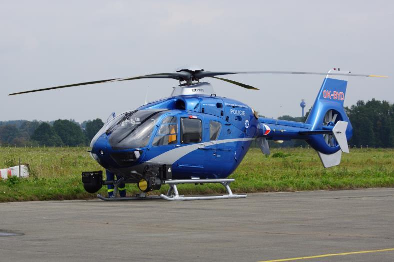Eurocopter EC-135 Výrobce: Pohonná jednotka: Typ: Výkon: Počet: Rozměry: Průměr nosného rotoru: Průměr vyrovnávacího rotoru: Délka s otáčejícími se rotory: Délka trupu: Výška: Hmotnosti: Prázdná
