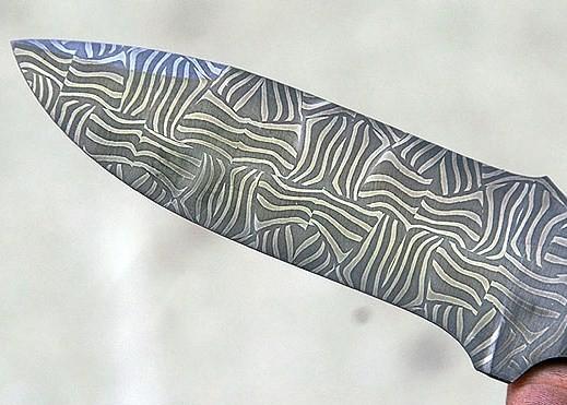 Využití damascénské oceli v současnosti V současné době se tato ocel využívá především k výrobě luxusních nožů a