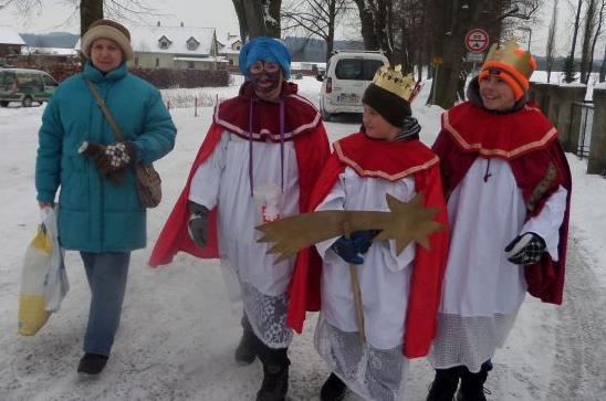 TŘÍKRÁLOVÁ SBÍRKA Od pondělí 2.1.2017 do neděle 8.1.2017 jsme byli váženým kanovníkem Karlem Jordánem Červeným nést zvěst o narozeném Kristu do vašich domácností.