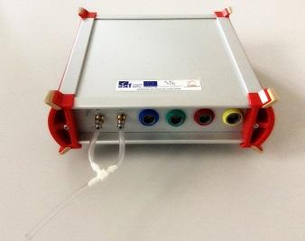 8 Laboratorní testování senzoru FS5 Cílem laboratorního testování senzoru FS5 a z velké části i této práce je ověření přesnosti monitoringu relativních dechových objemů vybraným senzorem umístěným v