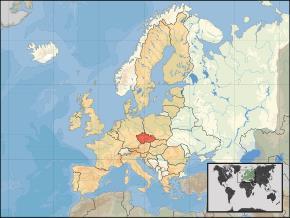 Česká Republika se nachází ve středu Evropského světadílu Státní symboly Státní symboly České Republiky je státní vlajka a státní znak.
