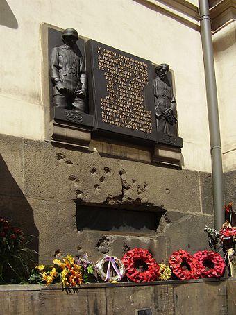 Památník věnovaný parašutistům kteří provedly atentát na říšského protektora Reinharda Heydricha Poválečné Československo V květnu 1945 Československo osvobodili spojenci a byl obnoven formálně