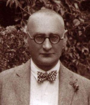 Jaroslav Kursa který navrhl modrý klín na vlajce Další státní symboly Další státní symboly jsou: standarta prezidenta, státní pečeť, státní barvy a státní hymna Kde domov můj.