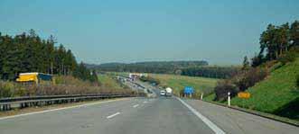 Na těchto 151 km dálnice se nachází celkem 17 odpočívek v provozu a čtyři uzavřené odpočívky, které nevyhovují dnešním nárokům kladeným na odpočívky.
