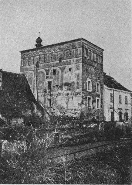1625, dne 11. července, odevzdán farní kostel malostranský sv. Mikuláše řádu jesuitskému a ustanoveno, aby byla fara od něho přeložena k dosavadní románské kapli sv.