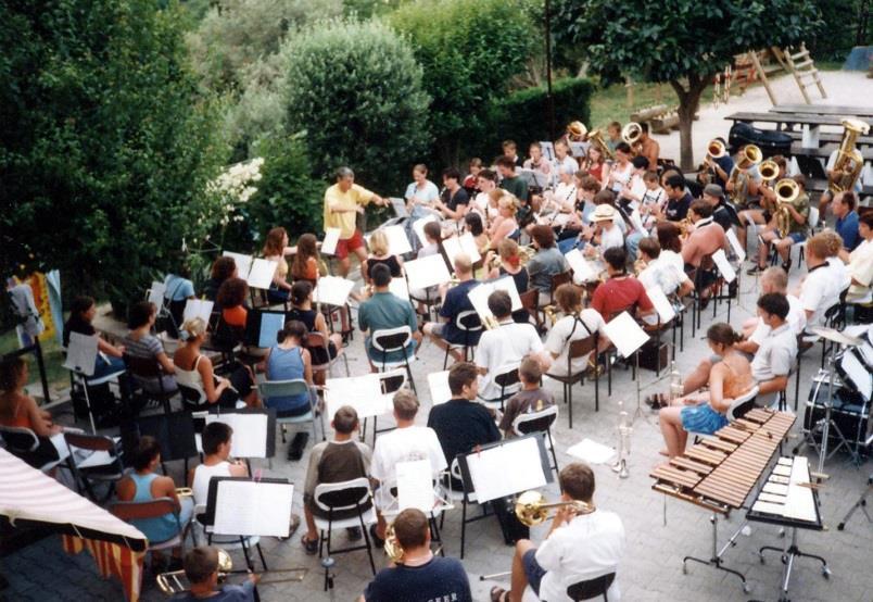 V květnu 1997 se k orchestru přidali ještě mladí hudebníci z