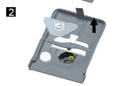 Filtry Zjistěte, zda zbytky jídla zůstaly na hrubém i jemném filtru. Jestliže zůstaly zbytky pokrmů, vyjměte filtry a důkladně je očistěte pod tekoucí vodou. a. Hlavní filtr b. Hrubozrnný filtr c.
