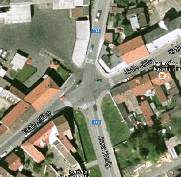 Obr.2: Posuzovaná křižovatka (zdroj: google maps). Posuzovaná křižovatka se nachází severovýchodně od centra města.