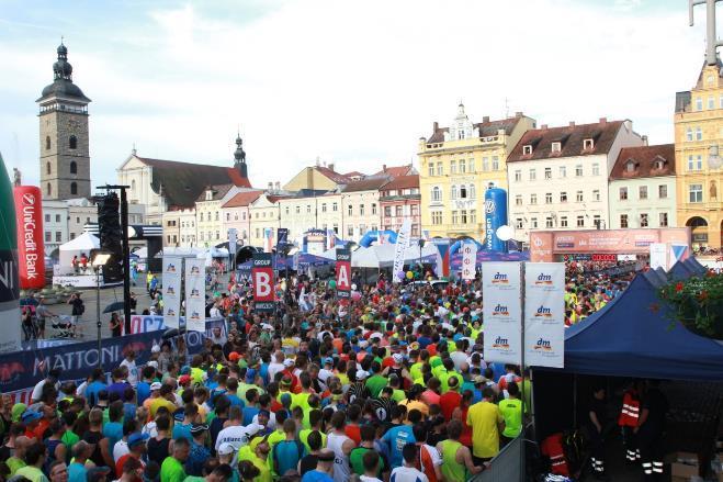 Přímo u cíle, na náměstí Přemysla Otakara II., bylo za pomoci vozidla pro řešení následků mimořádných událostí a tří stanů, vytvořeno hlavní zázemí pro práci záchranářů.