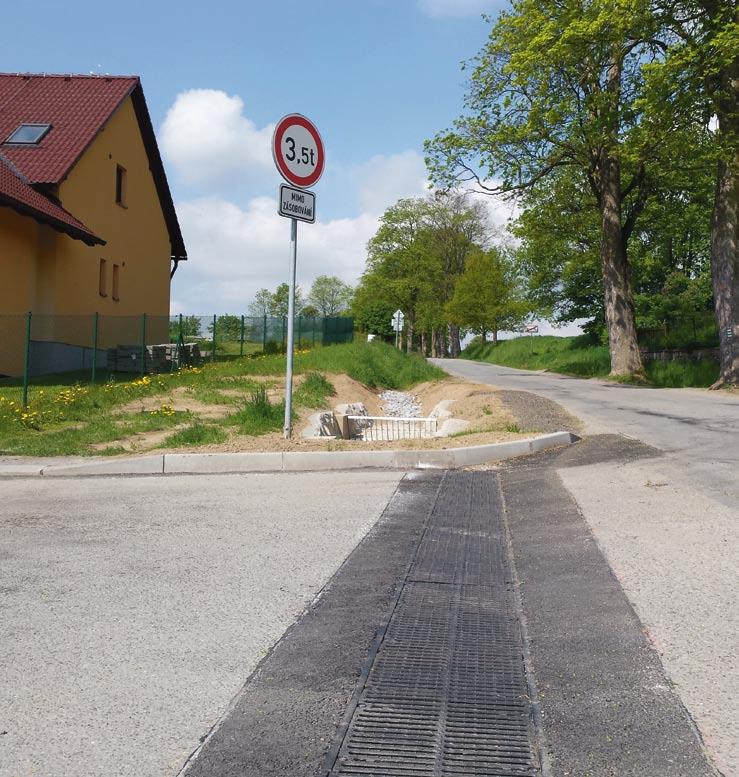 nové chodníky ze zámkové dlažby. V ostatních dotčených ulicích letos dojde k navrácení žulové zádlažby, která byla pro realizaci akce rozebrána.