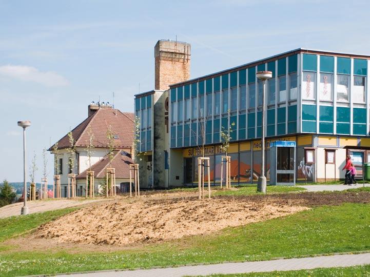 protipovodňová opatření), především za účelem snížení rizika ohrožení domů čp. 996, 997 a 998 bleskovou povodní.