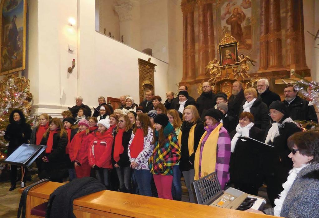 Na návštěvě u Slavíků Muzikoterapeutický celostní orchestr mohli poslechnout vynikajícího kytaristu Adama Pavlíčka a také naší bývalou členku, paní Ludmilou Votápkovou, která vše citlivě doplnila